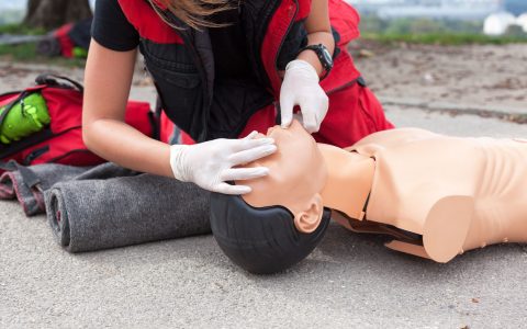 Level-2-Emergency-First-Aid-at-Work-1-day-course-480×300-1